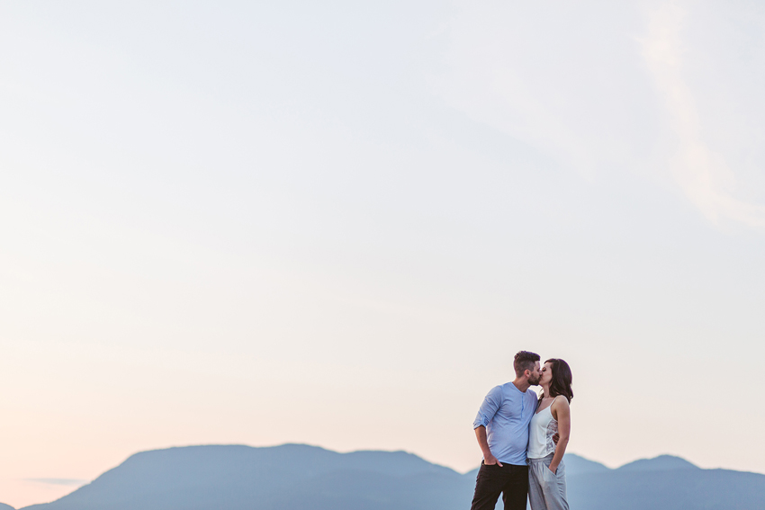 best engagement photo ideas