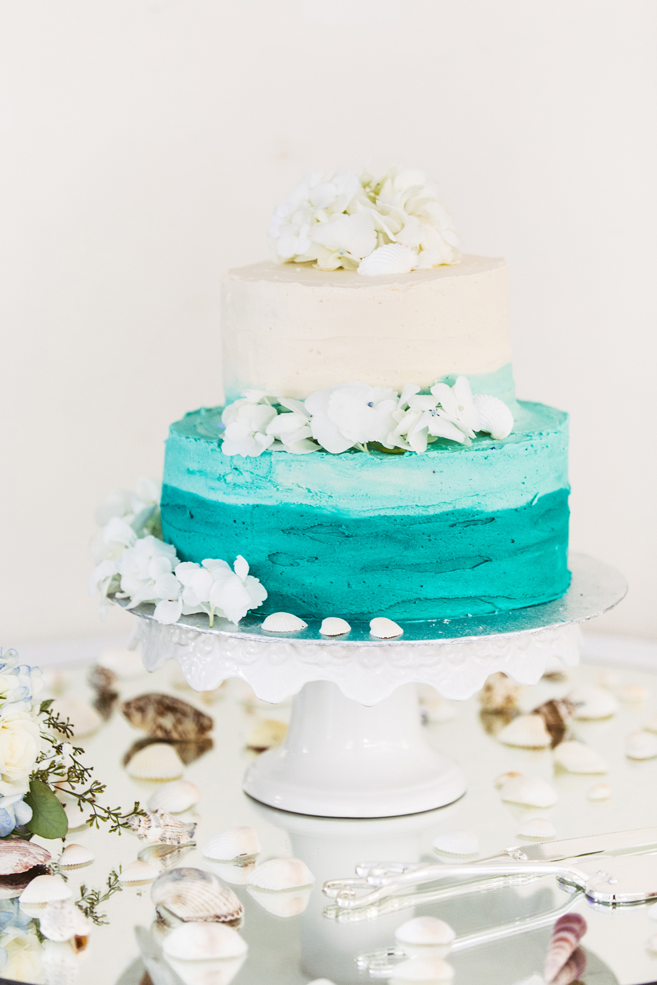 beach themed wedding cake