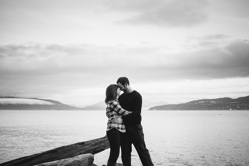 vancouver winter beach engagement session 04