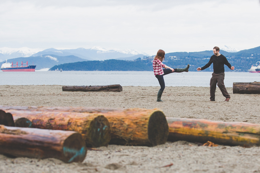 vancouver winter beach engagement session 23