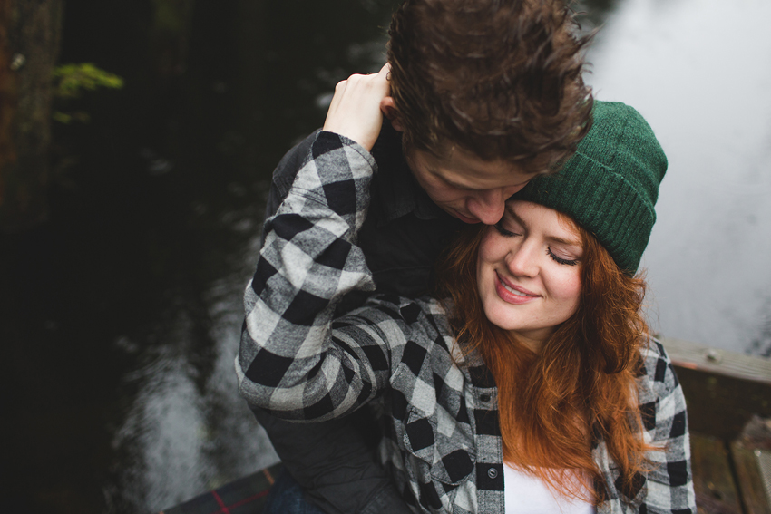 rainy engagement session by anmore photographer kendra Coupland