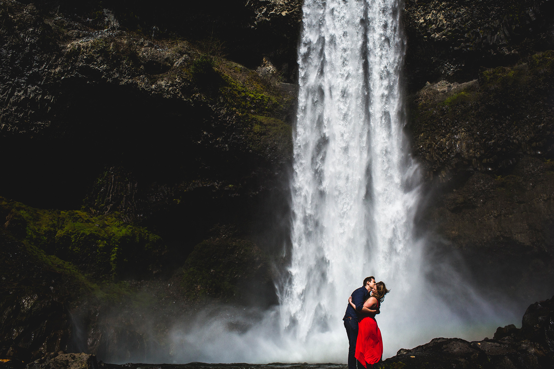 hiking engagement session in the pacific northwest
